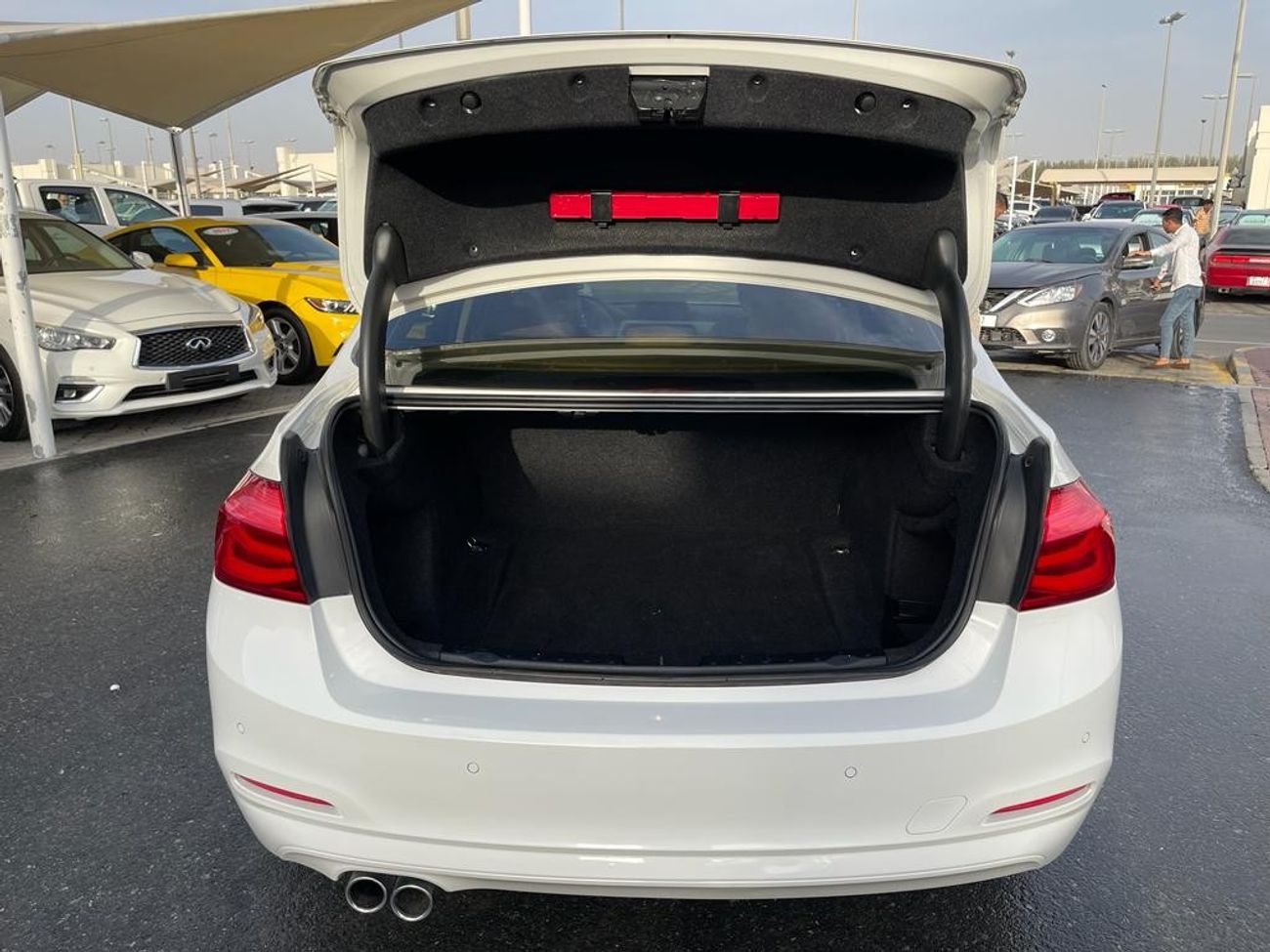 BMW 320i Exclusive BMW 320 _GCC_2018_Excellent Condition _Full option