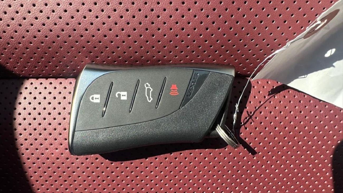 Lexus LX 700h 3.5L V6 Twin-Turbo Hybrid (V35A-FTS + 1MHEV), 10-speed automatic (AJA0F), 7 passengers