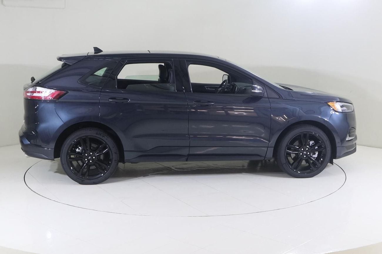Ford Edge ST SST422 / FEE Insurance + Registration/ AL TAYER MOTORS AL QOUZ SHOWROOM