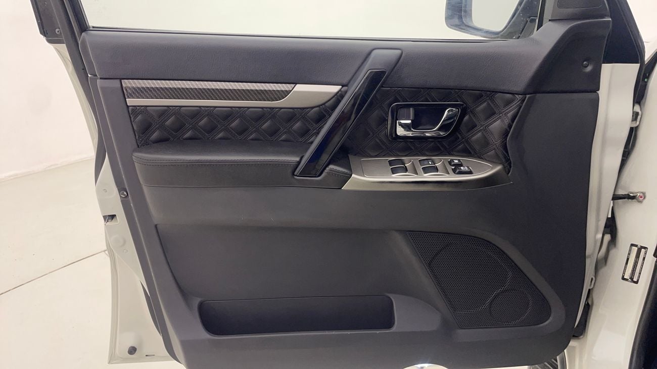 ميتسوبيشي باجيرو SIGNATURE EDITION 3.8 | بدون دفعة مقدمة | اختبار القيادة في المنزل