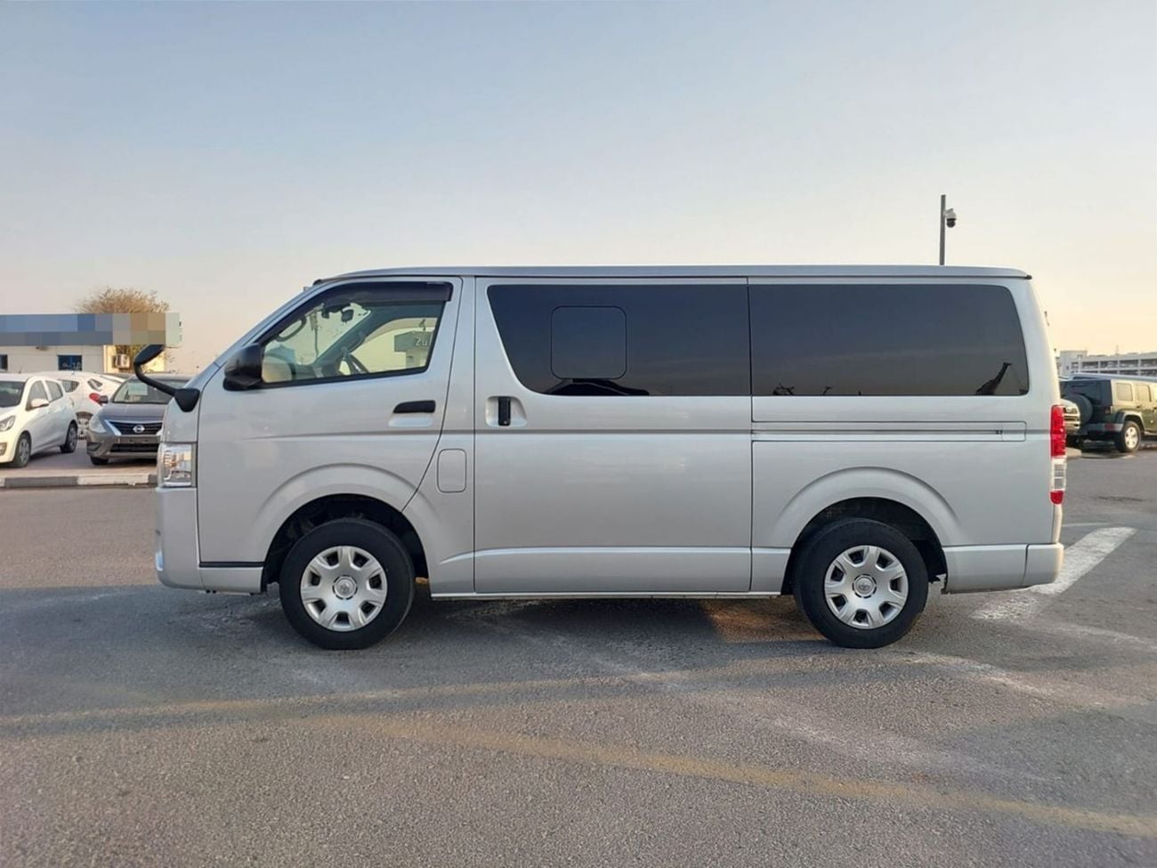 تويوتا هاياس DLS - STD ROOF TOYOTA HIACE VAN RHD 2019 MODEL 2.8 L DIESEL AUTOMATIC(PM22503)