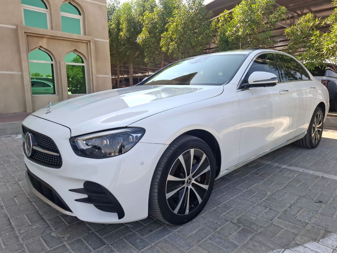 Mercedes-Benz E300 Premium + 2.0L Mercedes-Benz E300e 2021 full option