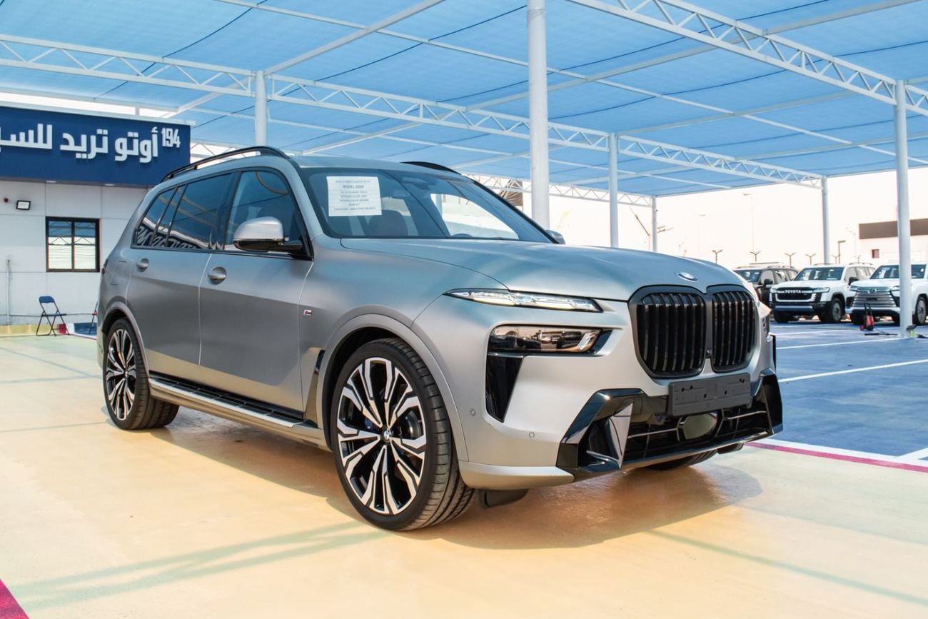 بي أم دبليو X7 The 2026 BMW X7 M40i xDrive is a full-size luxury performance SUV that blends V8 power, advanced tec