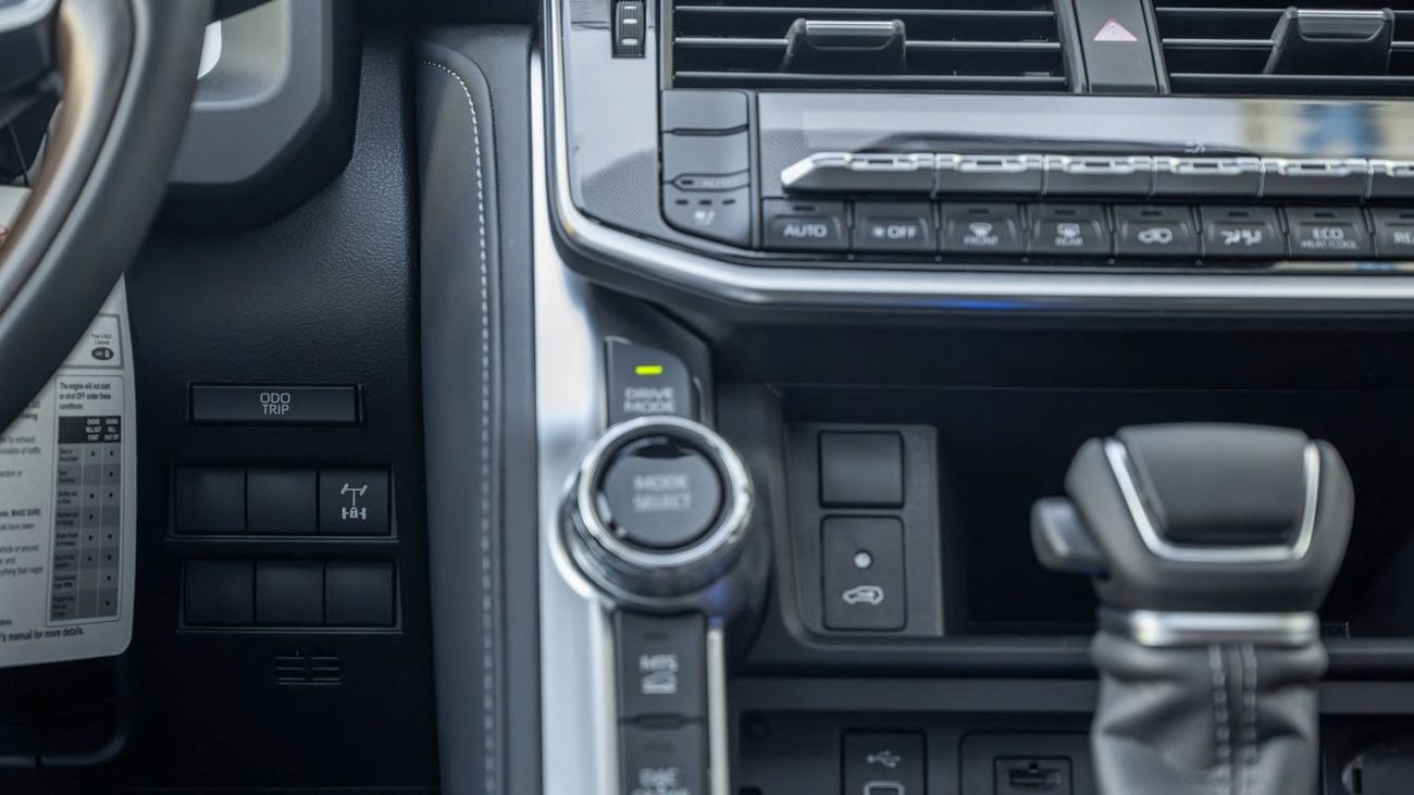 Toyota Land Cruiser 3.5L TT FULL WITH RADAR 2026