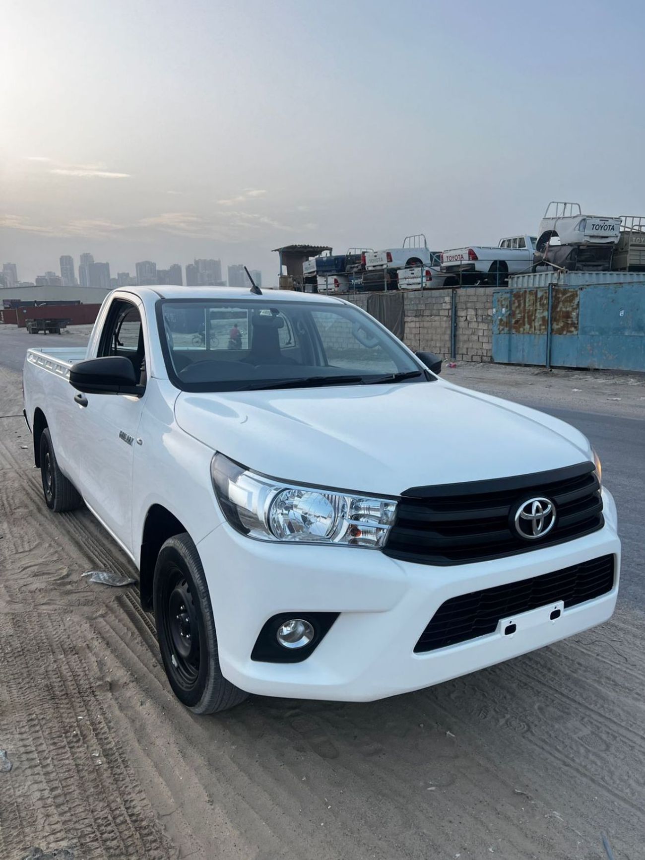 Toyota Hilux PETROL 2.7 LITER SINGLE CAB RIGHT HAND DRIVE AMNUAL TRANSMISSION