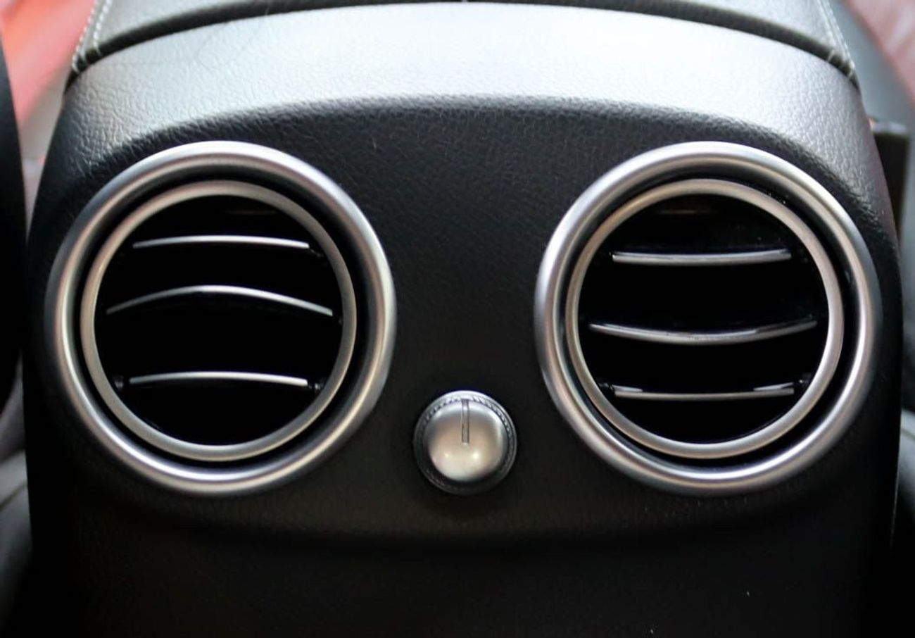 مرسيدس بنز GLC 250 Mercedes GLC 250/4MATIC 2018, GCC original paint accident-free, in excellent condition 2300