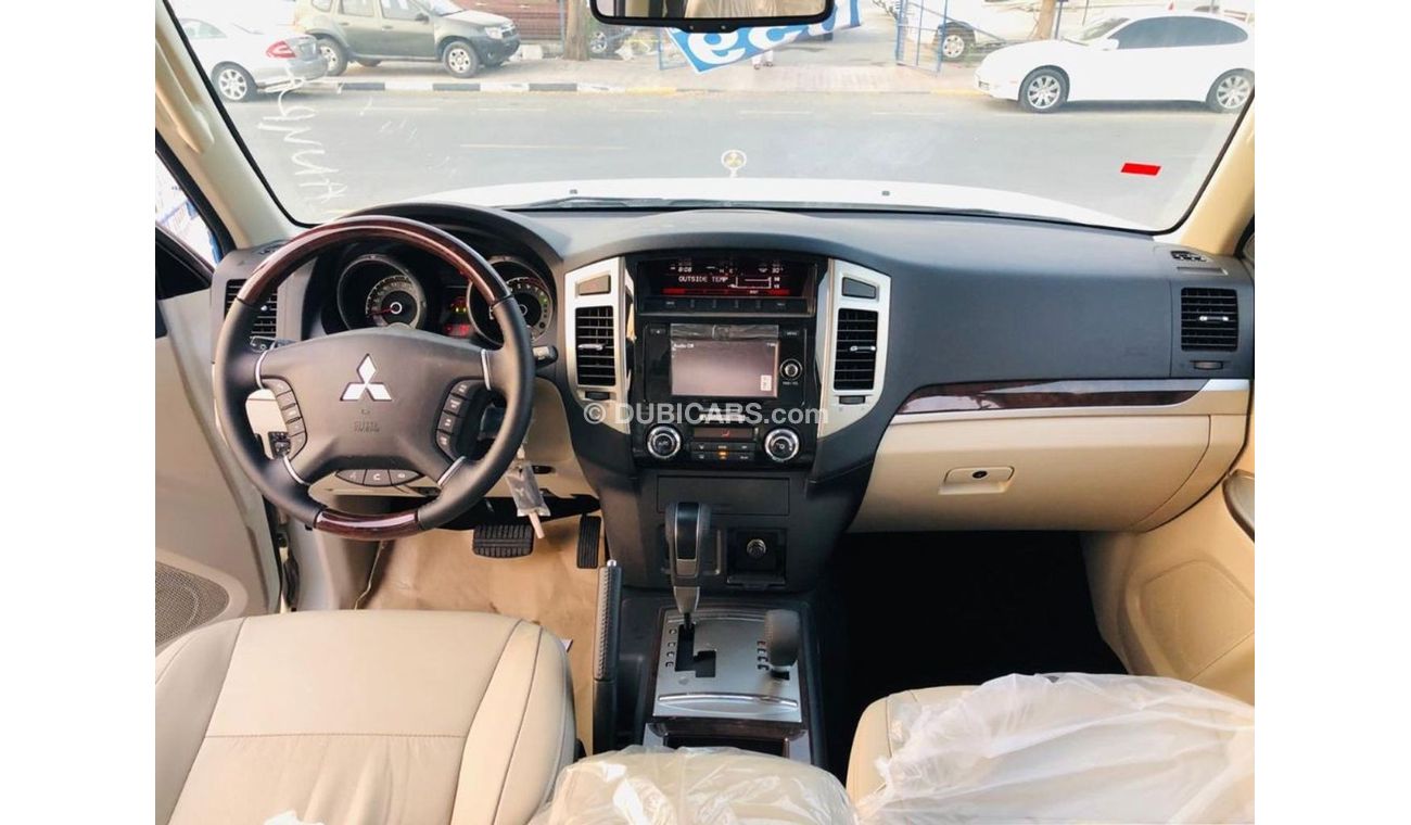 ميتسوبيشي باجيرو FULL OPTION 3.0L - EXCLUSIVE PRICE - SUNROOF