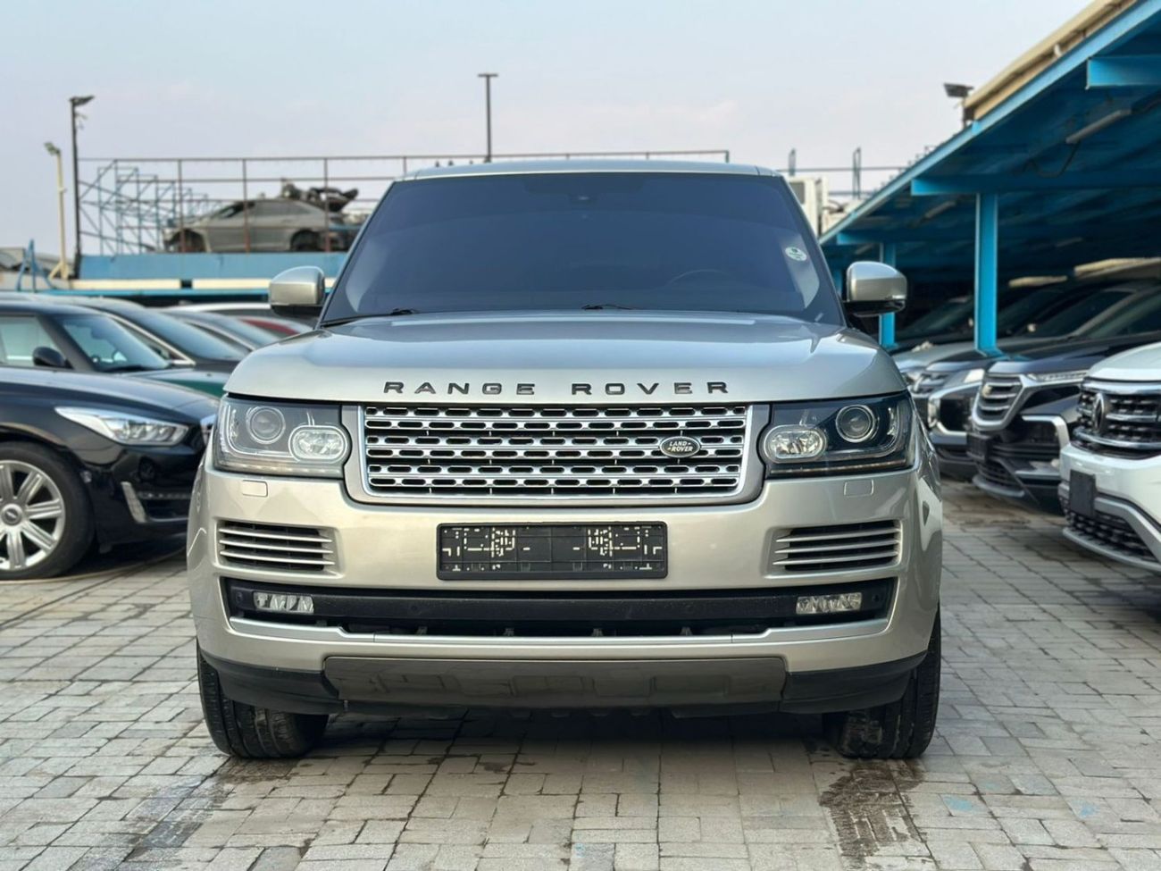 Land Rover Range Rover HSE 5.0L - 2014 - V8 - 375 HP - GCC Specs - One Owner - Perfect Condition - Full Service History