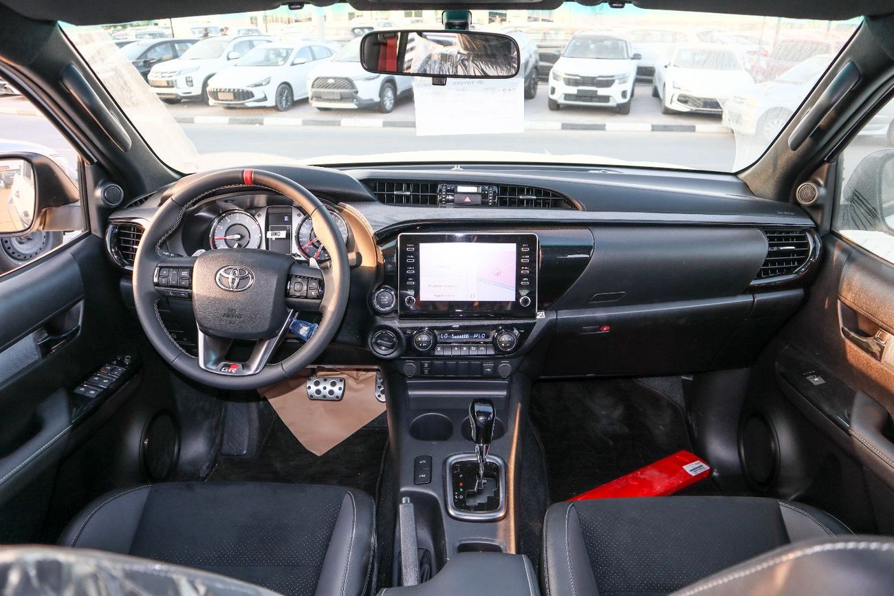 تويوتا هيلوكس GR Sport 4.0L