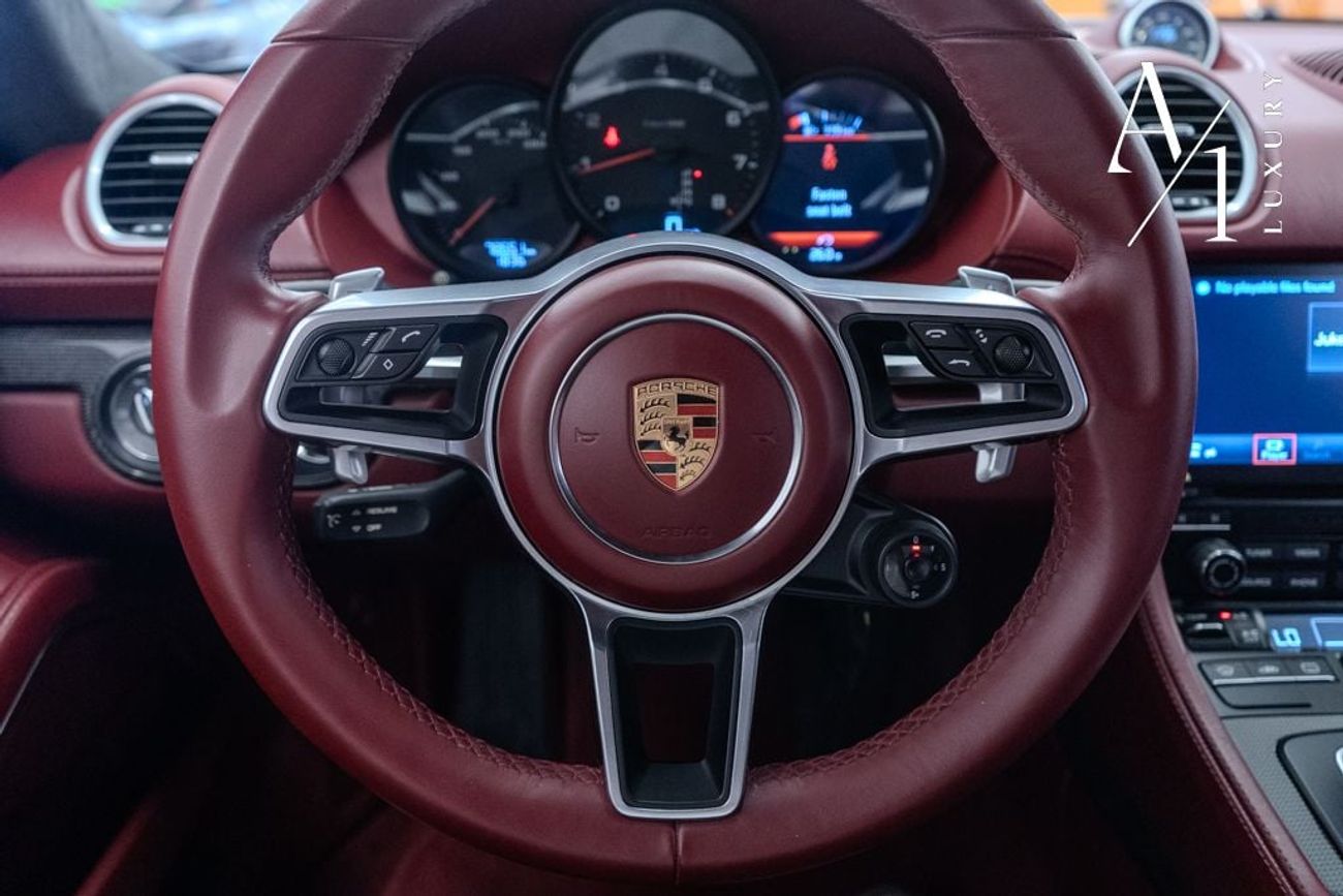 Porsche Cayman 2018 Porsche Cayman, Warranty, Full Service History, Carbon Fiber Package, Sport Chrono Package, GCC