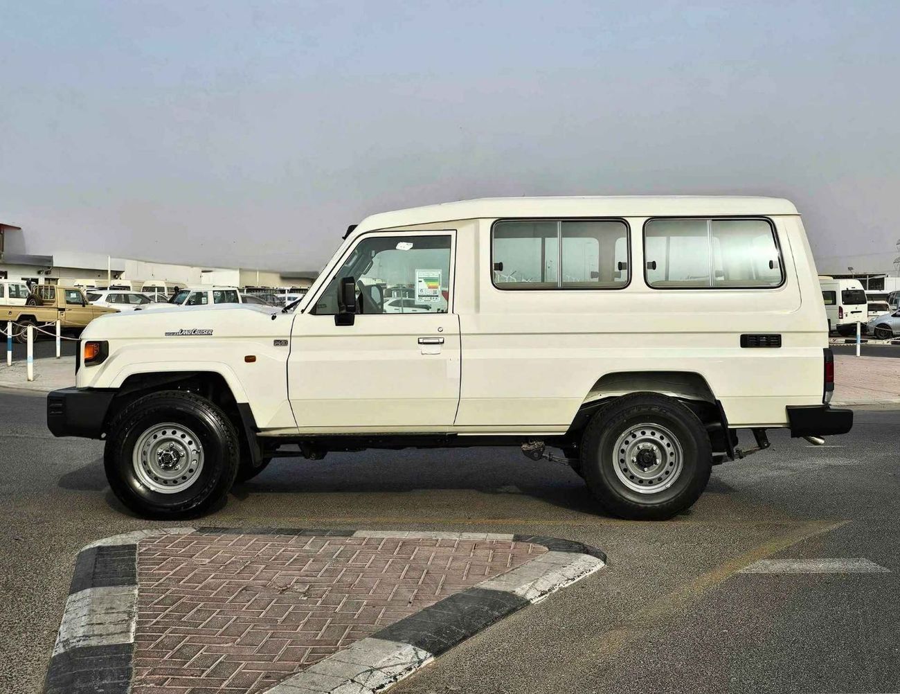 Toyota Land Cruiser 70 HARD TOP LC78 3 DOOR/DUAL TANK, SNORKEL/WITOUT PWR WINDOWS/2.8L DIESEL 4WD/CODE#E