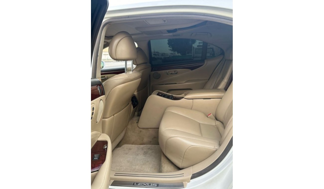 لكزس LS 460 لكزس LS 460  لارج  VIP مواصفات خاصة موديل : 2007 السعر : 28,000 درهم كيلو متر : 165000 مواصفات خليجي