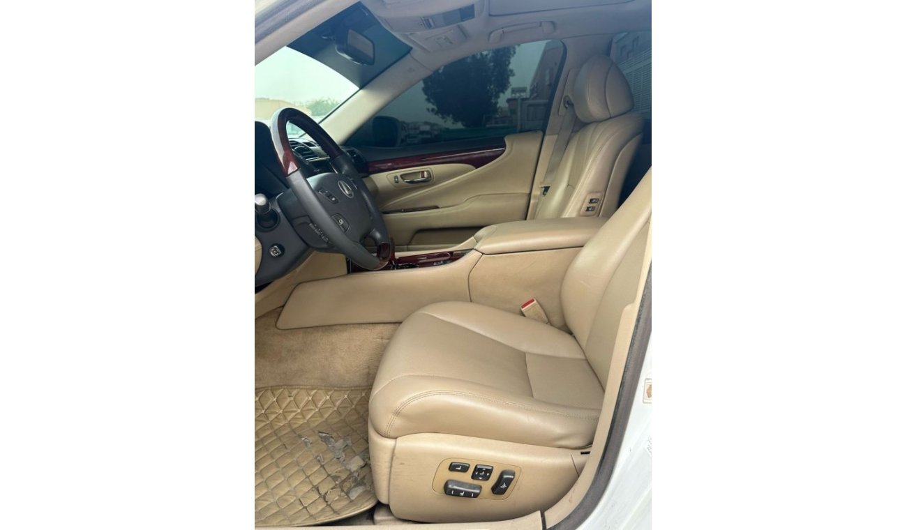 لكزس LS 460 لكزس LS 460  لارج  VIP مواصفات خاصة موديل : 2007 السعر : 28,000 درهم كيلو متر : 165000 مواصفات خليجي