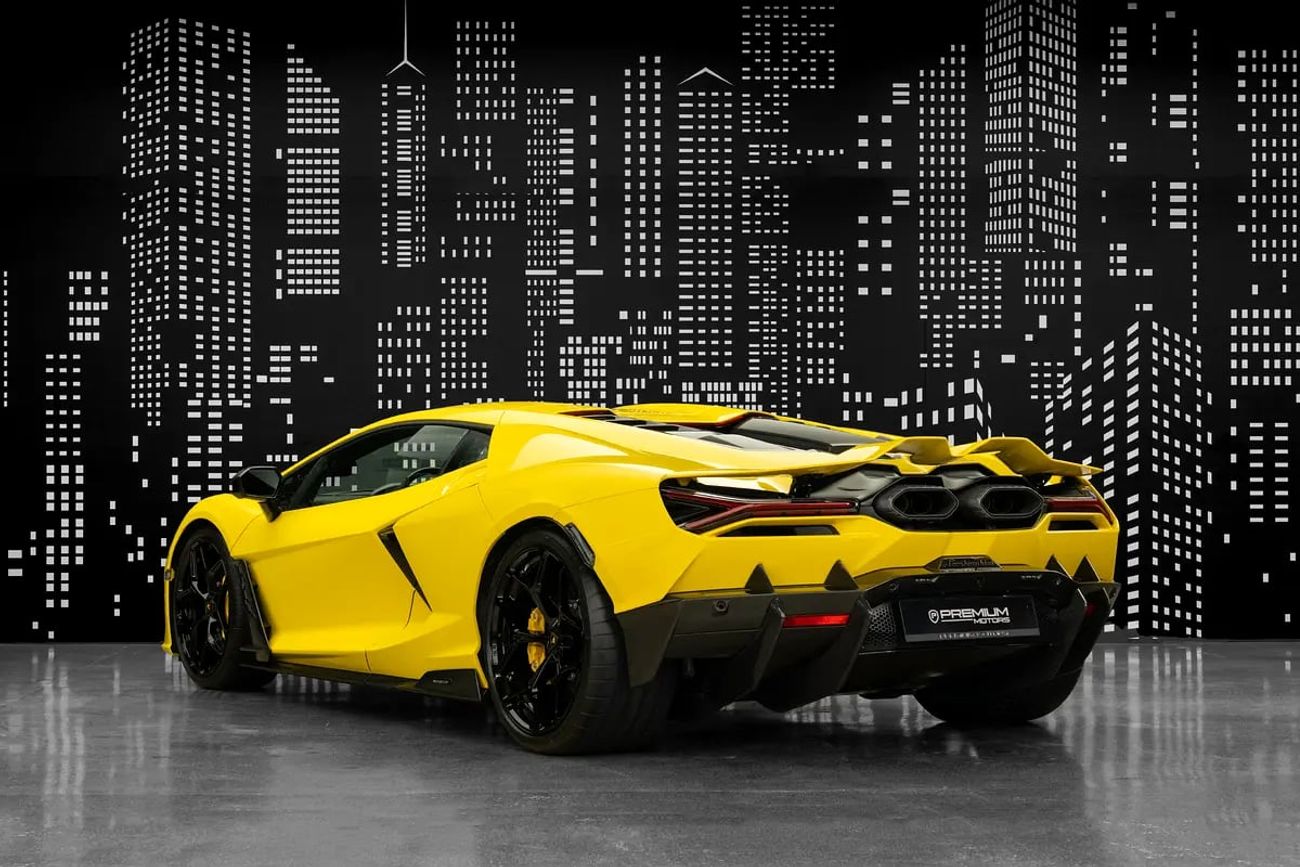 لامبورغيني ريفويلتو 6.5L V12 Hybrid