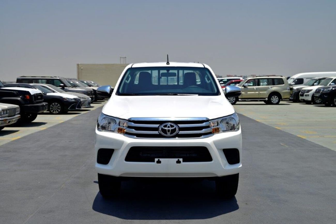 تويوتا هيلوكس Double Cabin 2.4L Diesel Pickup Manual Transmission
