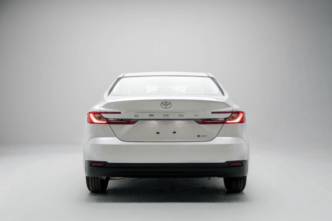 Toyota Camry LE HEV 2.5L - Platinum White Pearl Inside Beige | Export Only