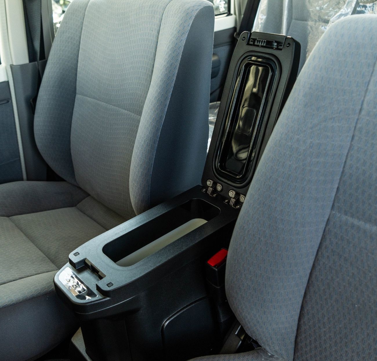 تويوتا لاند كروزر LC 76 | 2.8L | V4 | DSL | MT | 2025