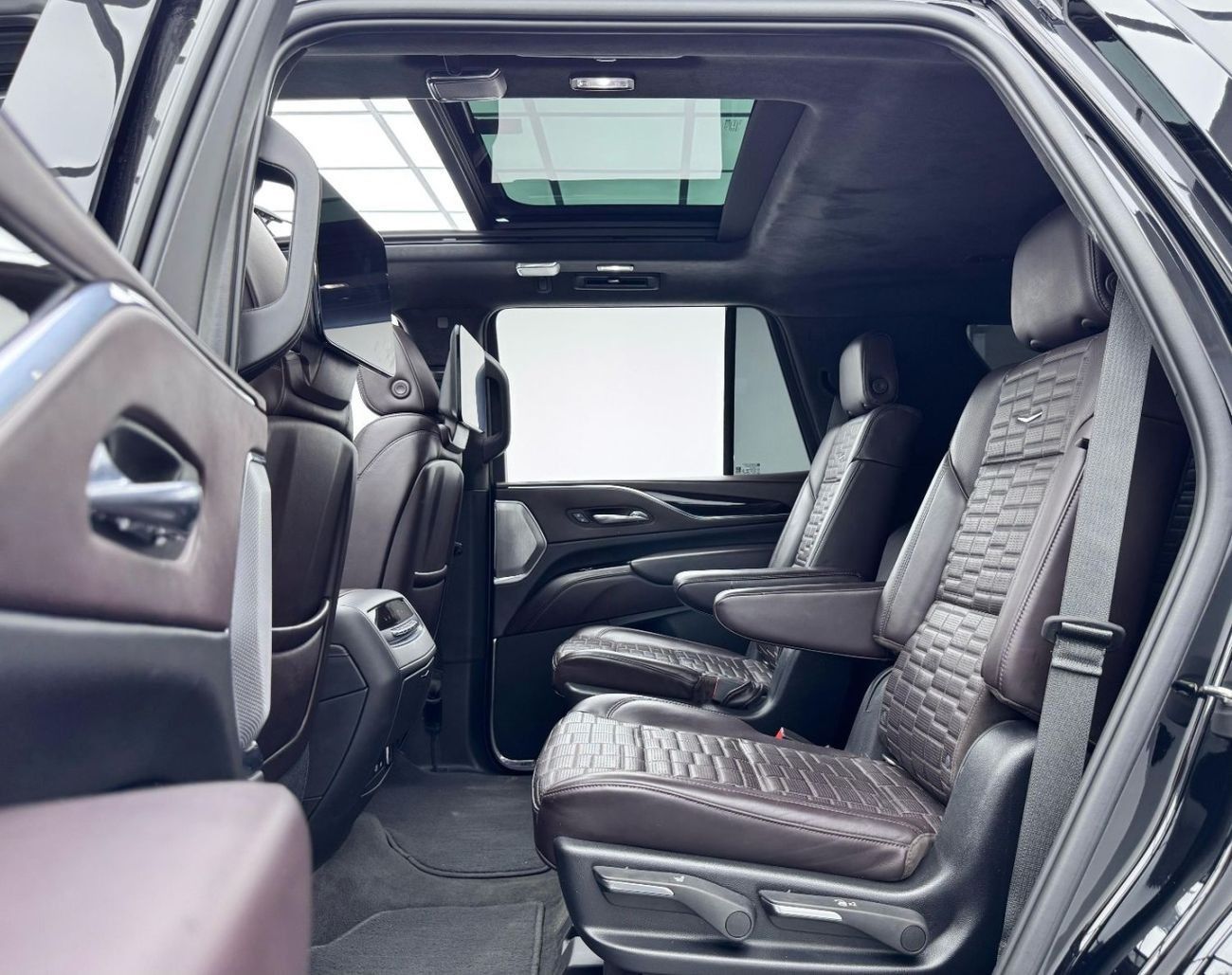 كاديلاك إسكالاد Sport Platinum 6.2L 4WD 2021 Cadillac Escalade 600 Sport, Cadillac Warranty + Service Pack, Fully Lo