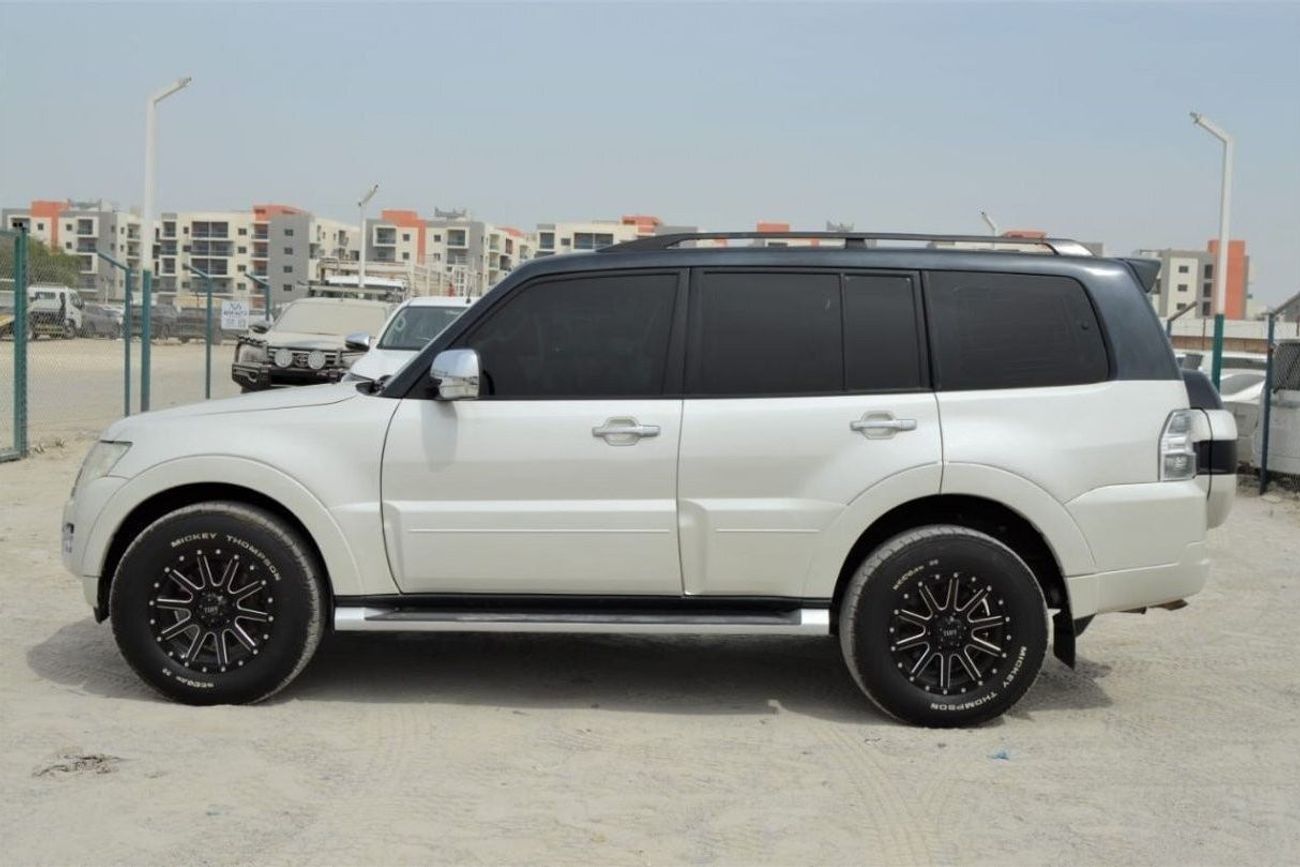 Mitsubishi Pajero Full option clean car