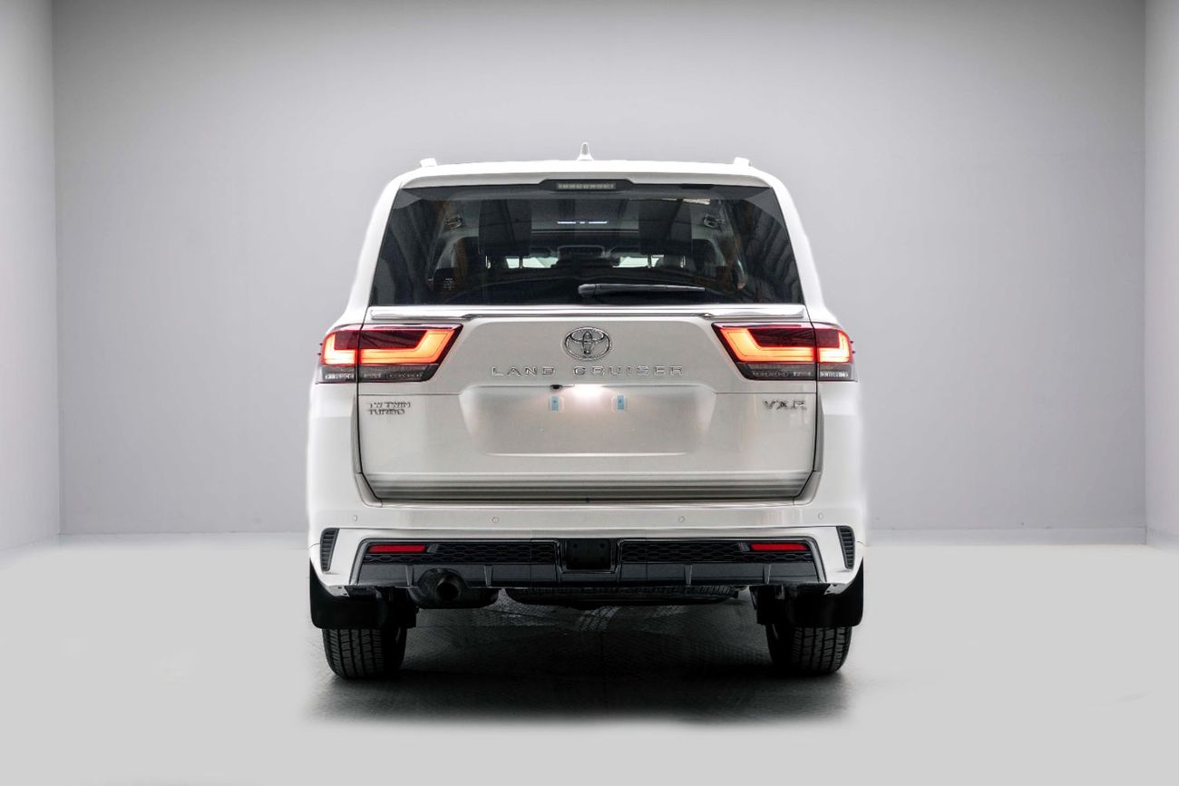 Toyota Land Cruiser VXR 3.5L – Precious White Pearl Inside Black and Dark Red | Export Only