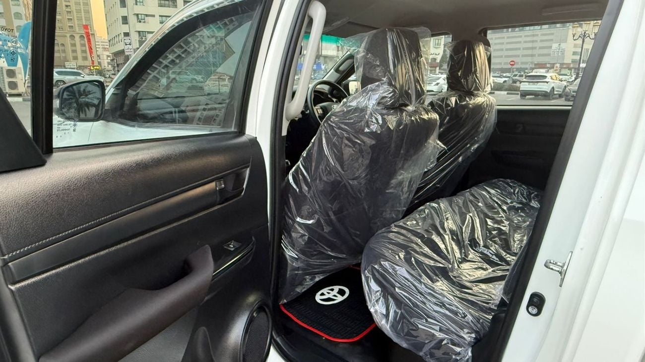 Toyota Hilux Toyota Hilux 2024 Model Engine 2.8 Diesel colour white Transmission Automatic Interior.Black 4x4 4DO