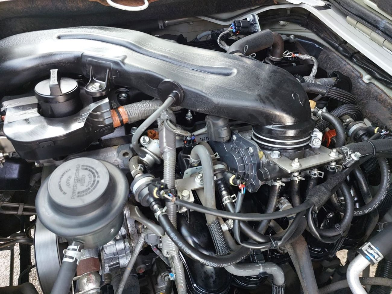 Toyota Hiace TOYOTA HIACE COMMUTER VAN RHD 2019 MODEL 2.7 L PETROL AUTOMATIC(PM06241)