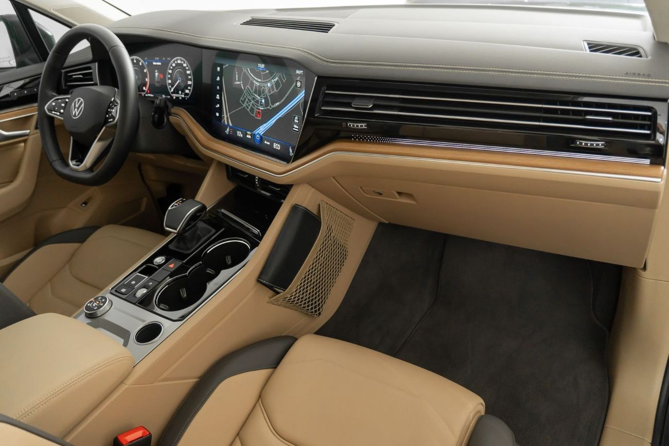 فولكس واجن طوارق 2023 Volkswagen Touareg Atmosphere / Volkswagen Warranty & Service Pack