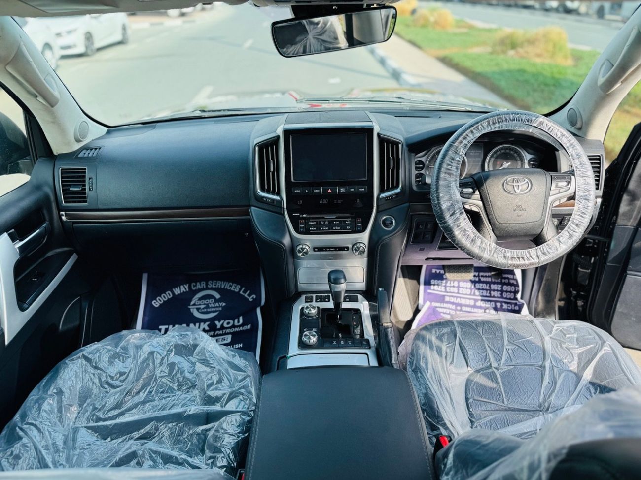 تويوتا لاند كروزر Sahara top of the range