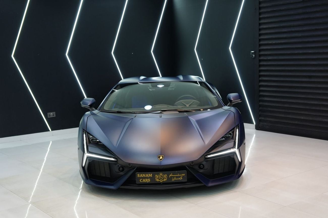 لامبورغيني ريفويلتو Standard Carbon Fiber Interior, Hybrid V12, 700 KM Only, Dealer Warranty!!