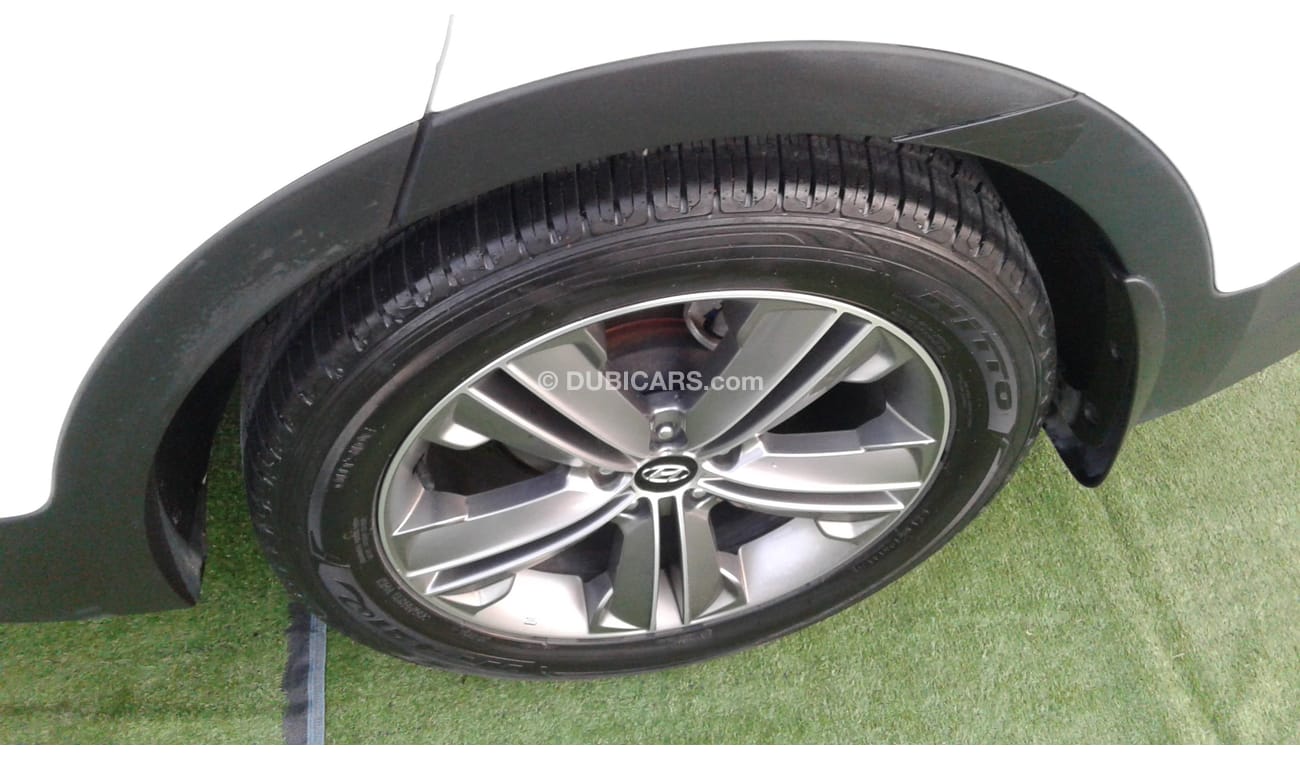 Hyundai Santa Fe HYUNDAI SANTAFE 2015 WHITE KHALIGE 3.3 PANORAMA 4WD PERFECT