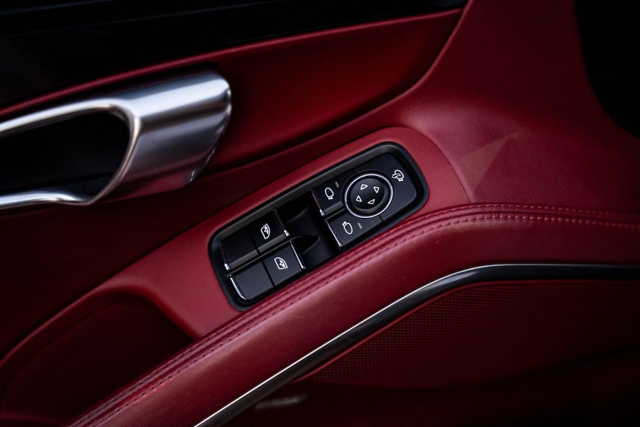 Porsche 911 Carrera 3.6L Coupe Full Service History GCC 3.0L Turbo 6 Cylinders Perfect Condition