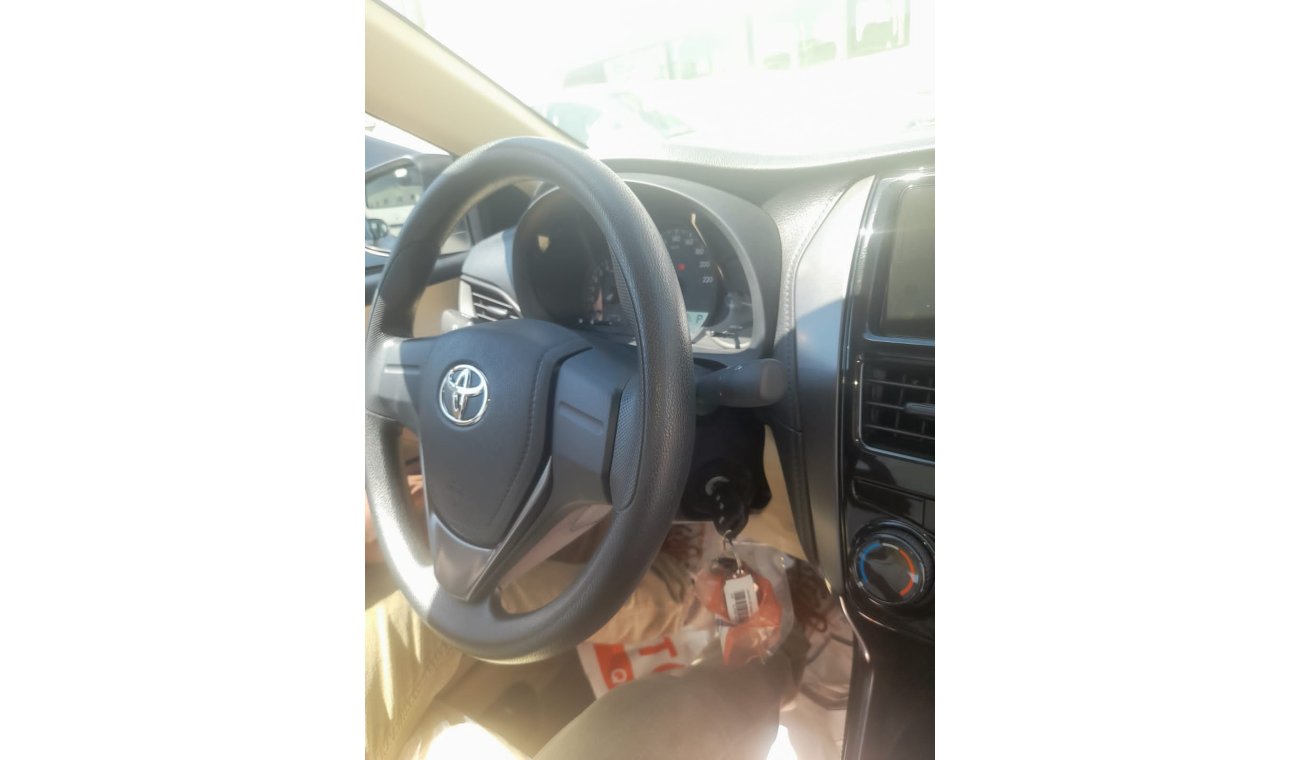 Toyota Yaris 1.3 L basic option