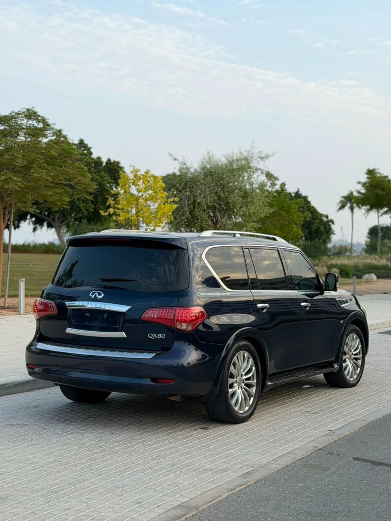 Infiniti QX80 LUXURY