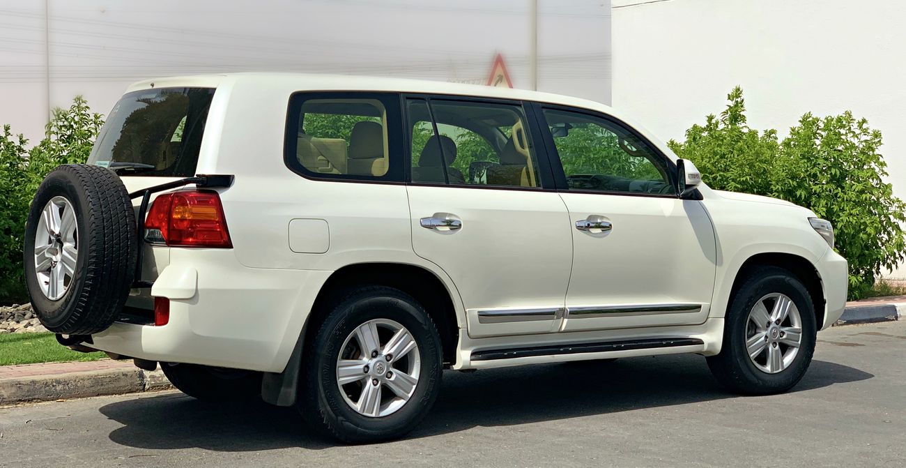 Used Toyota Land Cruiser EXCELLENT CONDITION MANUAL TRANSMISSION V6 2013 for sale in Dubai