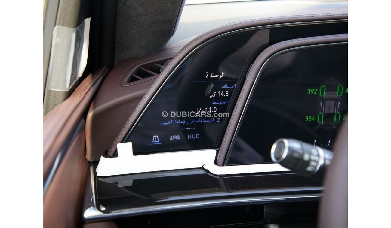 Cadillac Escalade 4WD LUXURY PLATINUM TV + 36 SPEAKER/GCC. Local Registration +10%