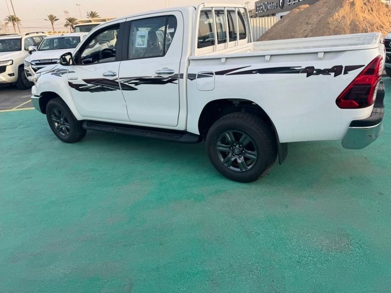 تويوتا هيلوكس TOYOTA HILUX 2.4L 4X4 MANUAL DIGITAL AC 2025 MODEL GCC
