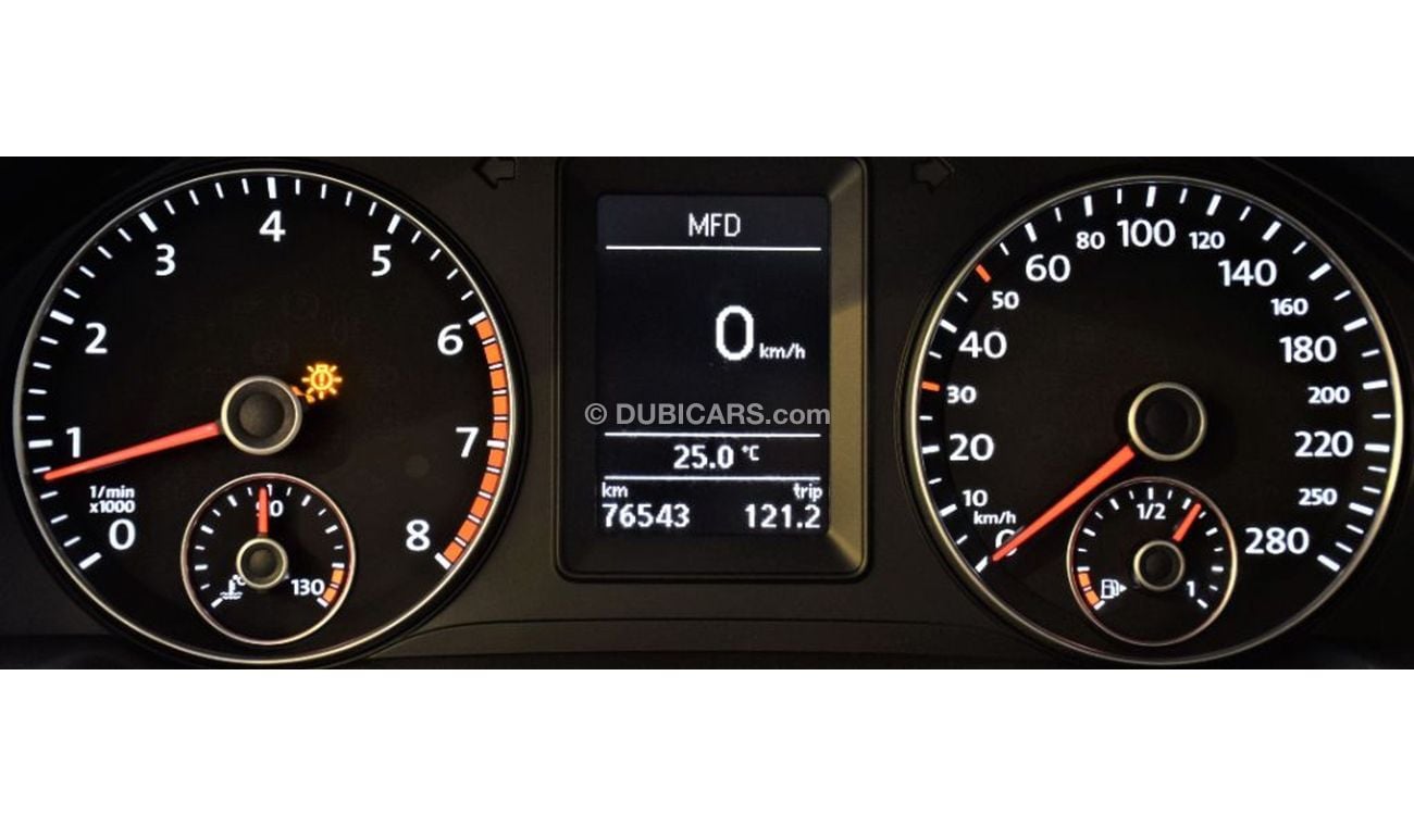 Volkswagen Eos VERY LOW MILEAGE 76000 KM! AMAZING Volkswagen EOS CONVERTIBLE 2012 Model!! in White Color! GCC Specs