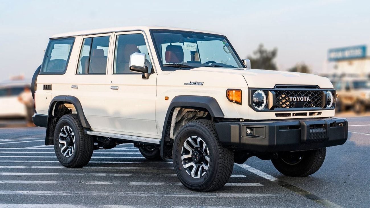 تويوتا لاند كروزر 70 LX 2.8L  2025 Toyota Land Cruiser 76 2.8L AT Diesel Full Option (White)