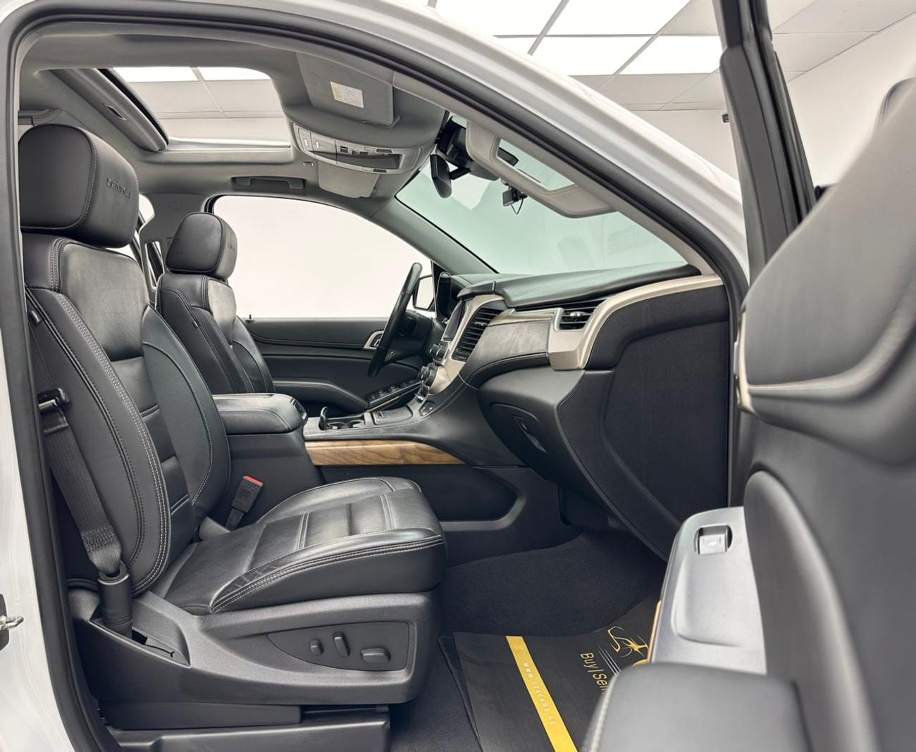 GMC Yukon 2020 GMC Yukon Denali, 1 Year Warranty Unlimited Km, 07/2026 GMC Service Contract, GMC FSH, GCC