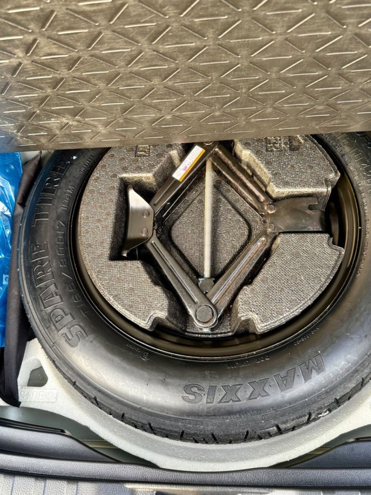 تويوتا راف ٤ XLE 2.5L