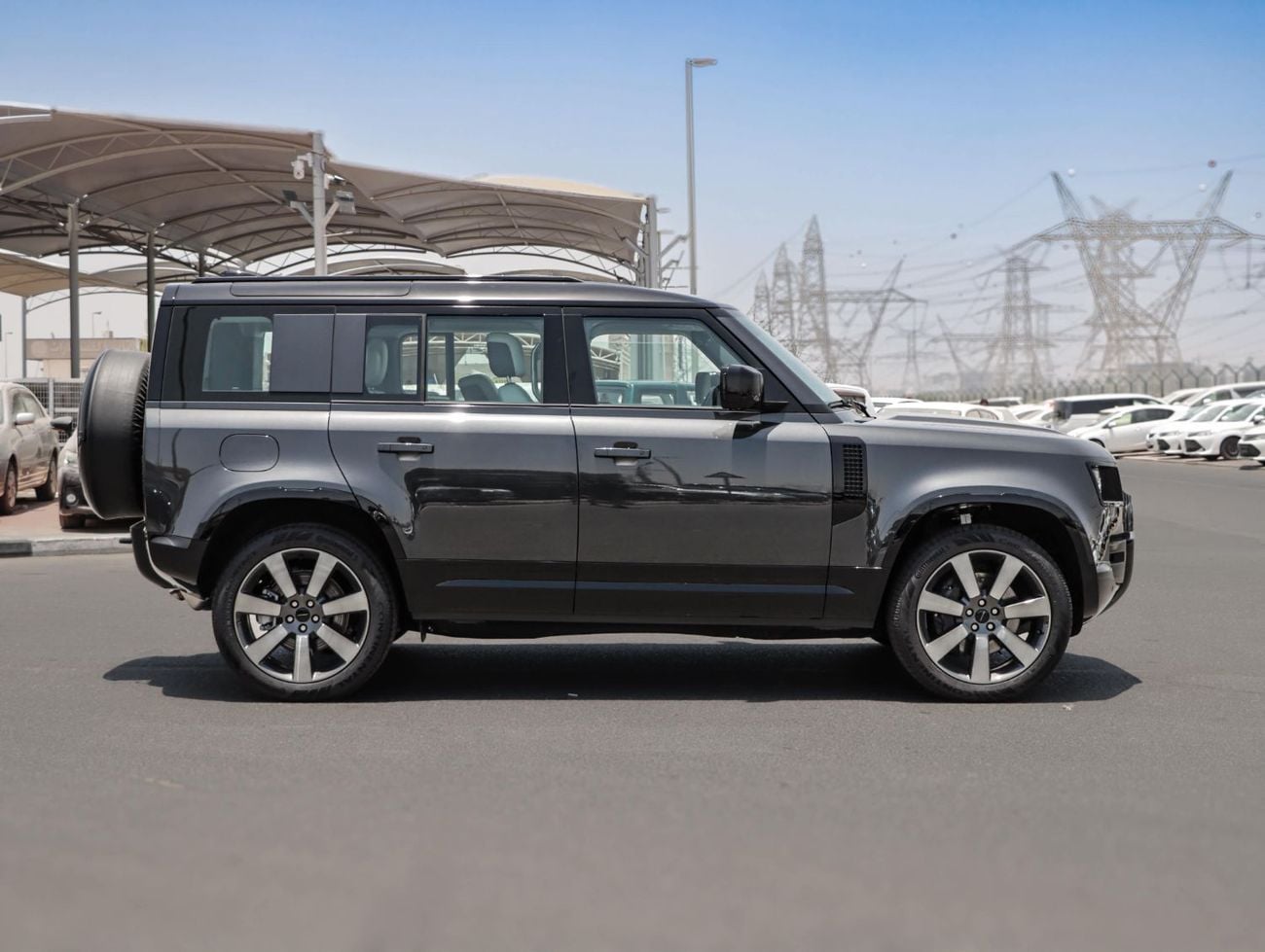 Land Rover Defender 110 3.0L 6Cyl . Automatic . Patrol . SUV/Crossover . All Wheel Drive . 5 Seats . 5 Door Land Rover Defender 110 2026 Automatic 0 Km 6 Cylinder Four Wheel Drive (4WD) SUV Carpathi