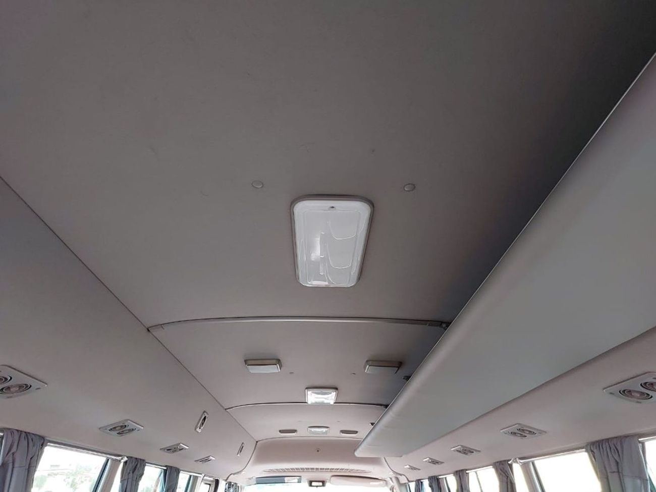 Toyota Coaster TOYOTA COASTER BUS RHD 2006 MODEL 4.0 L DIESEL AUTOMATIC(PM01152)