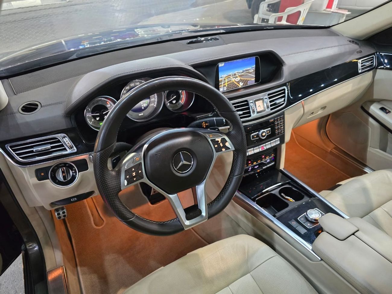 Mercedes-Benz E300 MERCEDES BENS E300 2014 GCC V6 ENGINE 3.5L clean car without accident without paint no any work requ