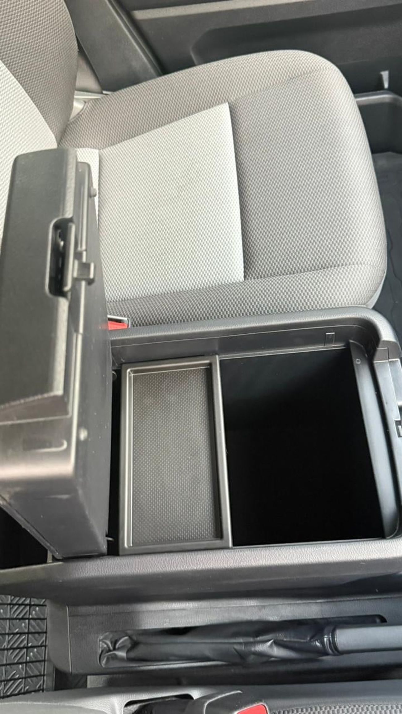 تويوتا هاياس High Roof Super Long Wheelbase 2.8 Diesel Right Hand Drive