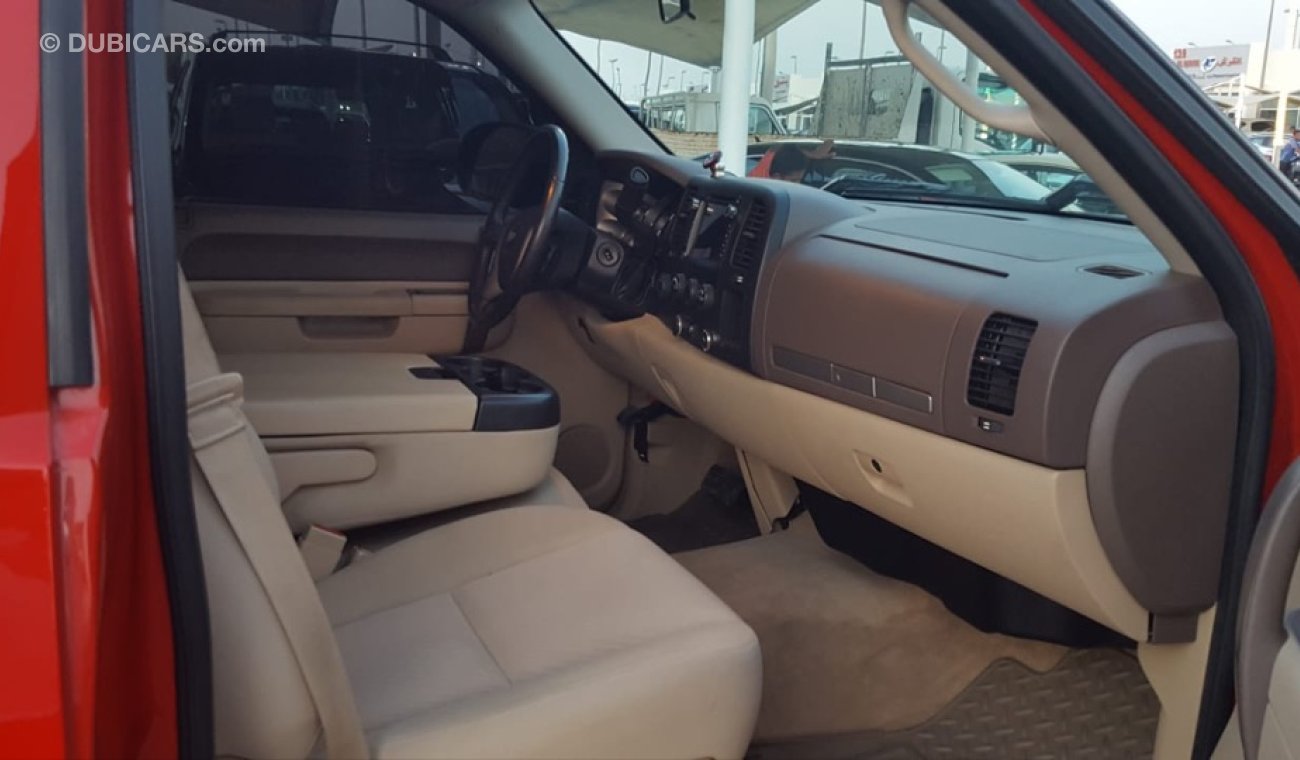 Chevrolet Silverado model 2013 GCC car prefect condition full service full option