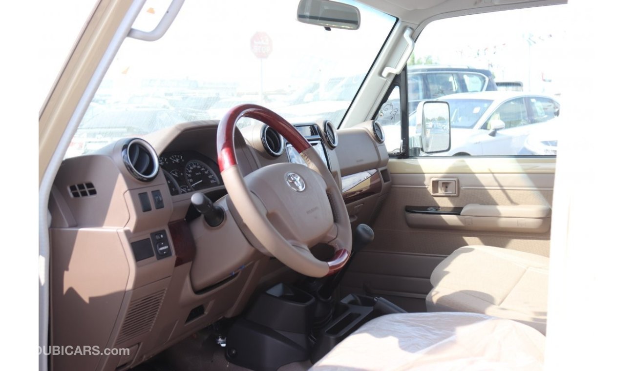 تويوتا لاند كروزر بيك آب LX 4.0Ltr V6 4WD SINGLE  CAB, DIFFRENTIAL LOCK,WINCH, POWER WINDOW,WOODEN INTERIOR-POWER MIRROE, MOD