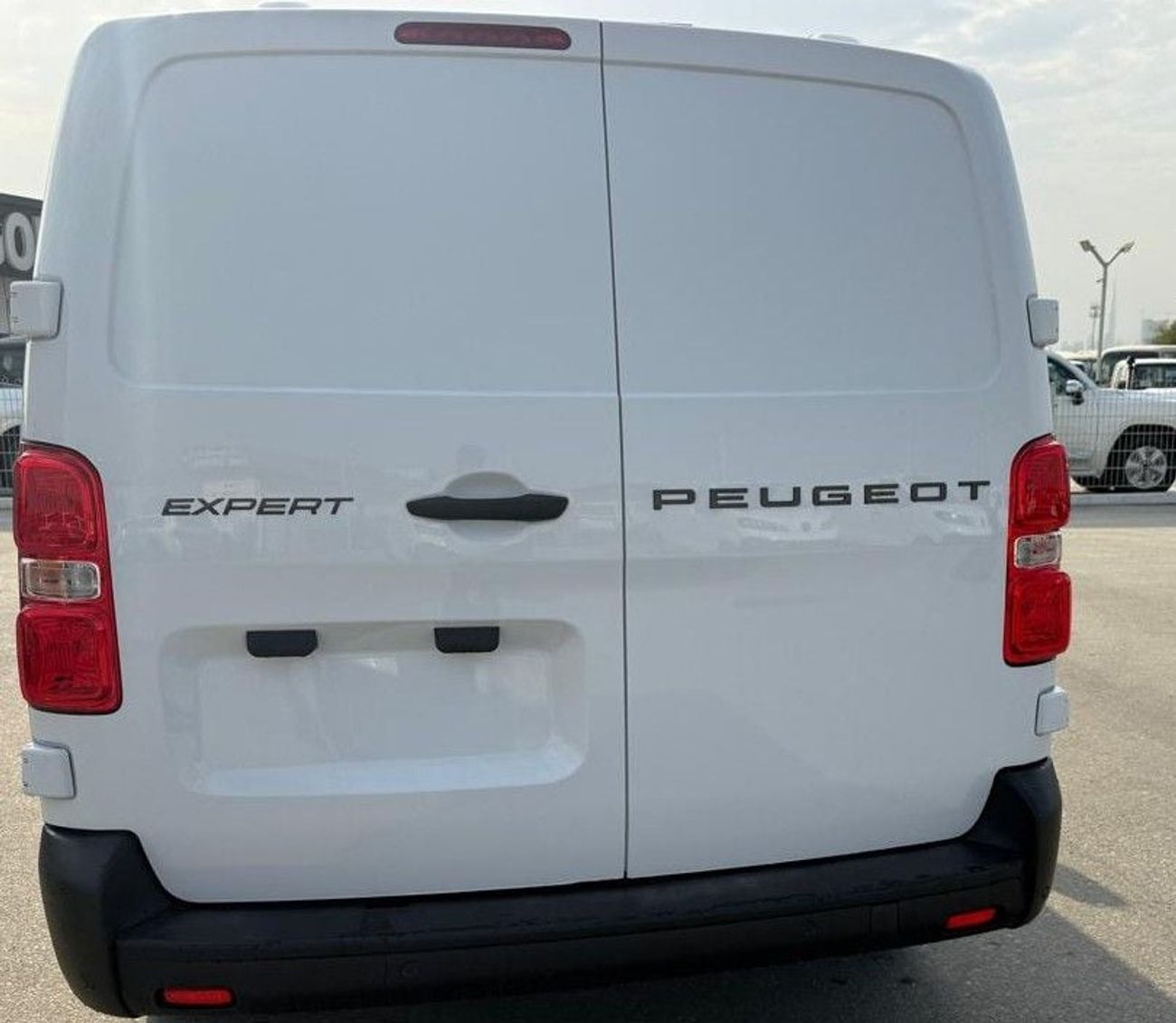 Peugeot Expert 2.0L DIESEL  AUTOMATIC TRANSMISSION ( FOR RE-EXPORT ONLY )