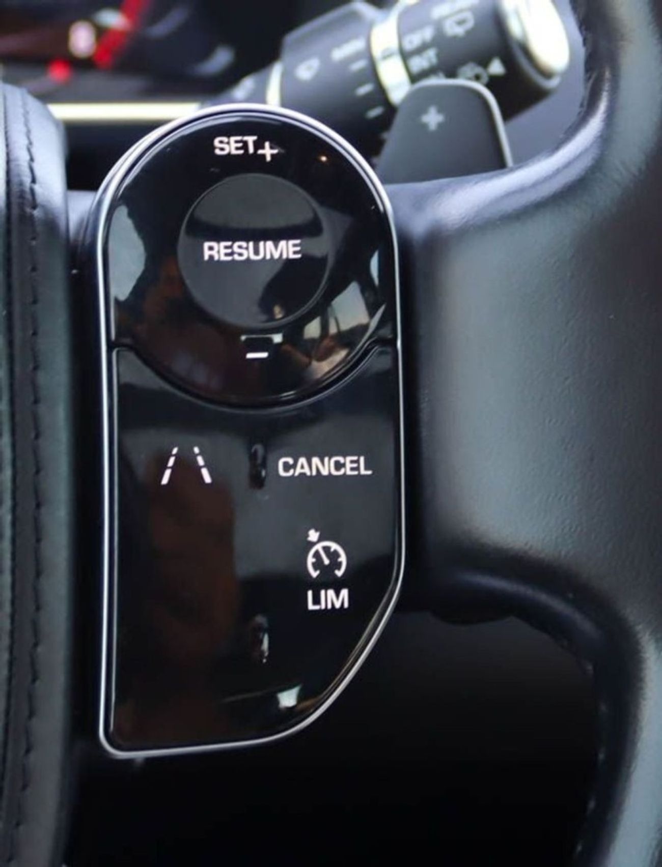 Land Rover Range Rover HSE 3.0L (375 HP) Range Rover GCC, Original Paint, Accident-Free, Full Service History, AED 3025 /Mo