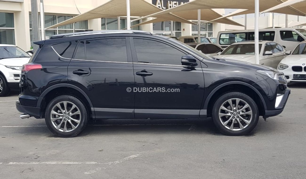 Toyota RAV4 Toyota Rav4 model 2018 GCC VXR car prefect condition full option sun roof leather seats back camera