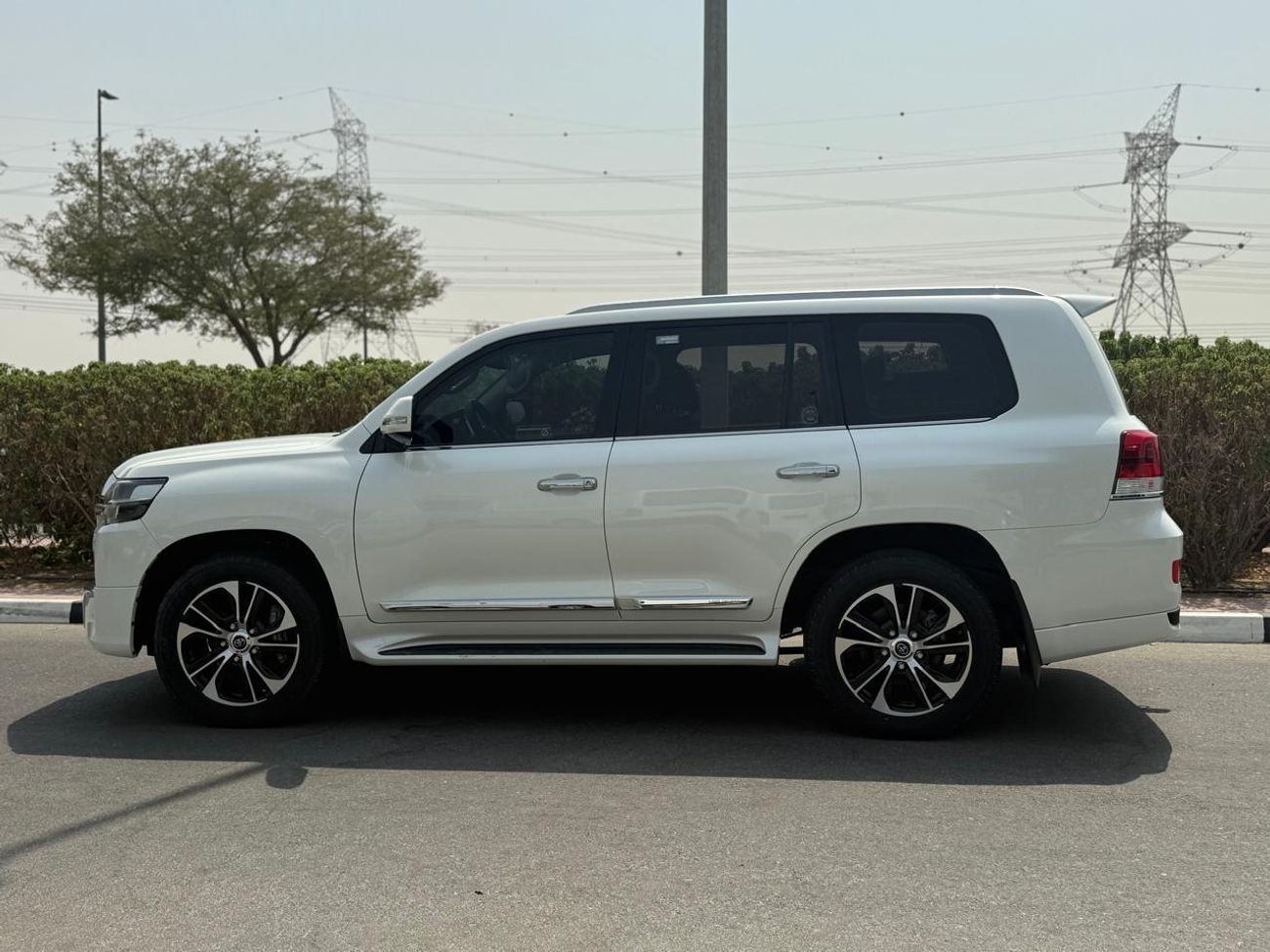 تويوتا لاند كروزر Land Cruiser GXR 4.0L Petrol V6 Grand Touring Full Option 2021 Model